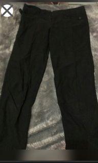 Celana kain hitam