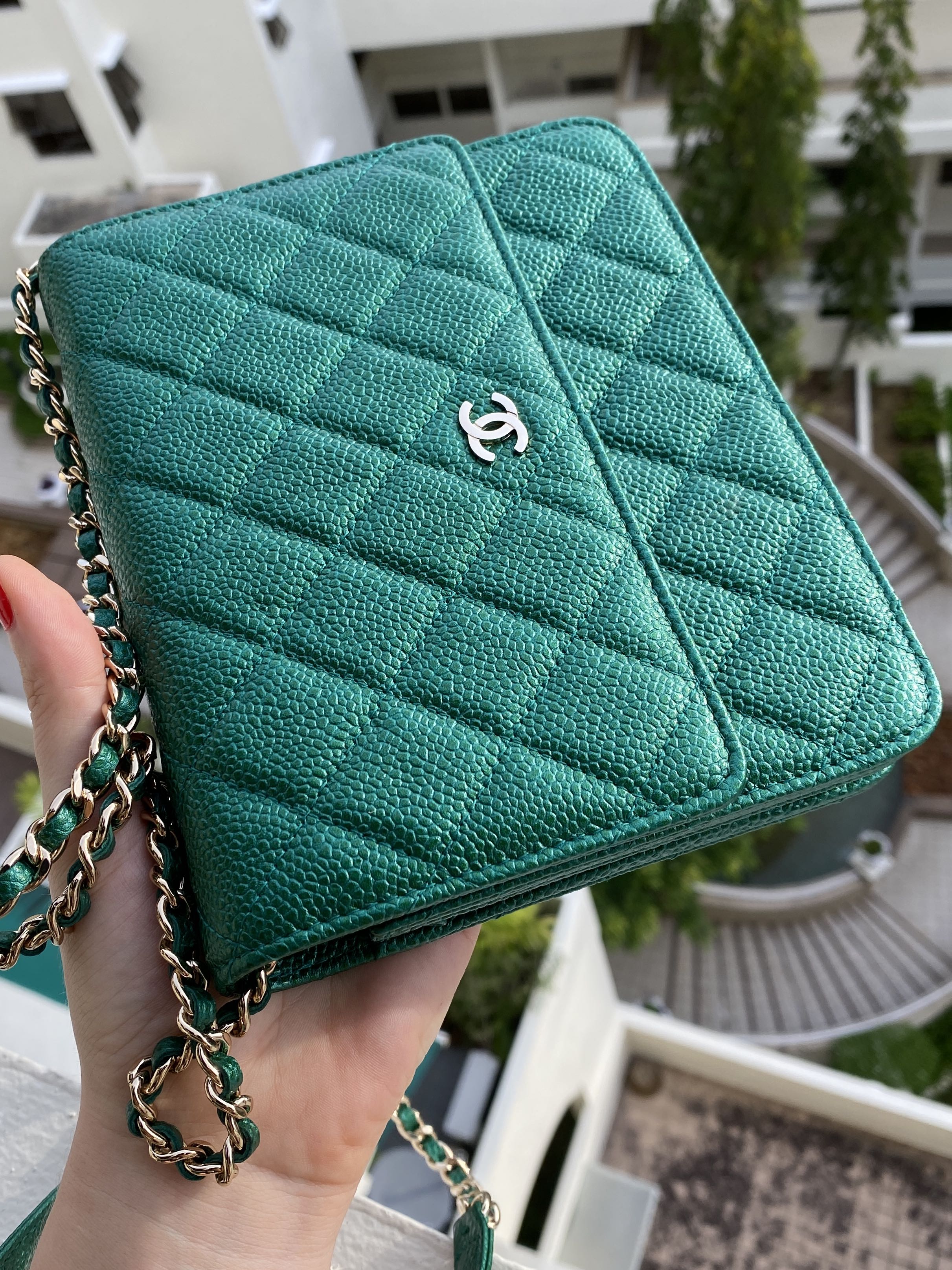 Chanel Large O Case, 18S Emerald Green Caviar Leather Gold Hardware,  Preowned in Box, WA001