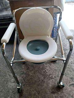 Commode chair white