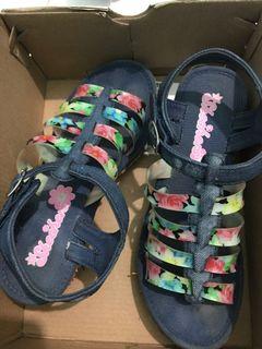 dijual sepatu sketcher anak