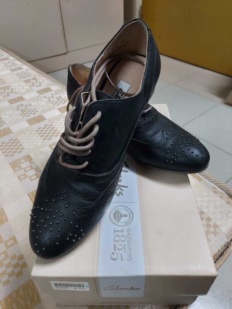Ennis Willow Clarks Women s Fashion Footwear Sandals on Carousell