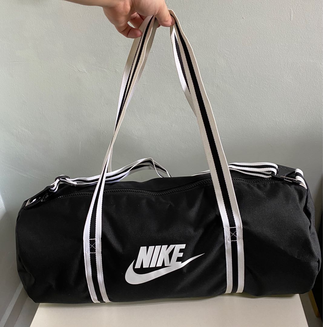 Nike Heritage Duffel Bag (30L)-Black, Polyester