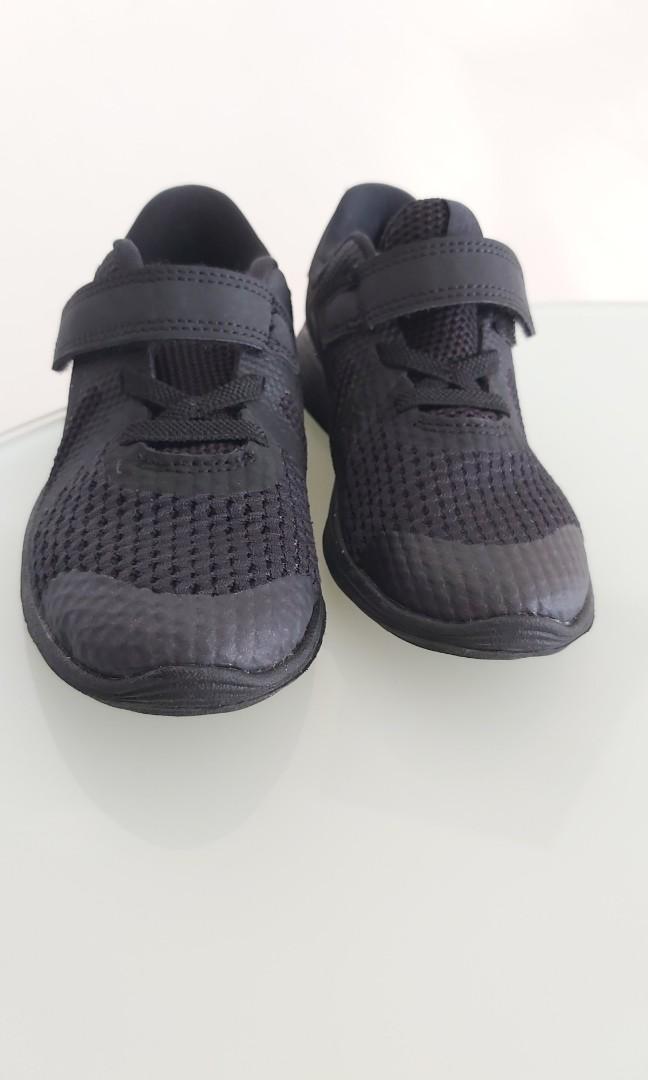 NIKE Revolution 4 Children Running Shoes Black Men s Fashion Footwear Sneakers on Carousell