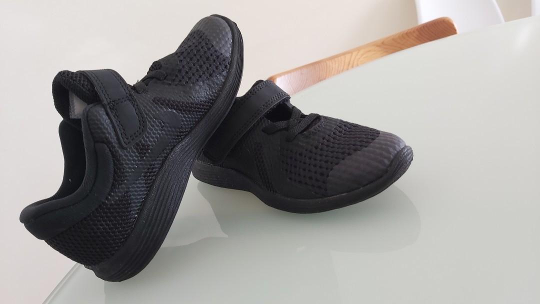 Childrens nike top revolution 4