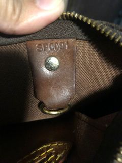 (Category: ) located in . Submitted by preloved_and_bundle (Listing ID 1052963587, Image 1). Description: .