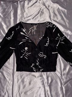 (Category: ) located in . Submitted by ley.prelovedcloset (Listing ID 1055024184, Image 1). Description: .