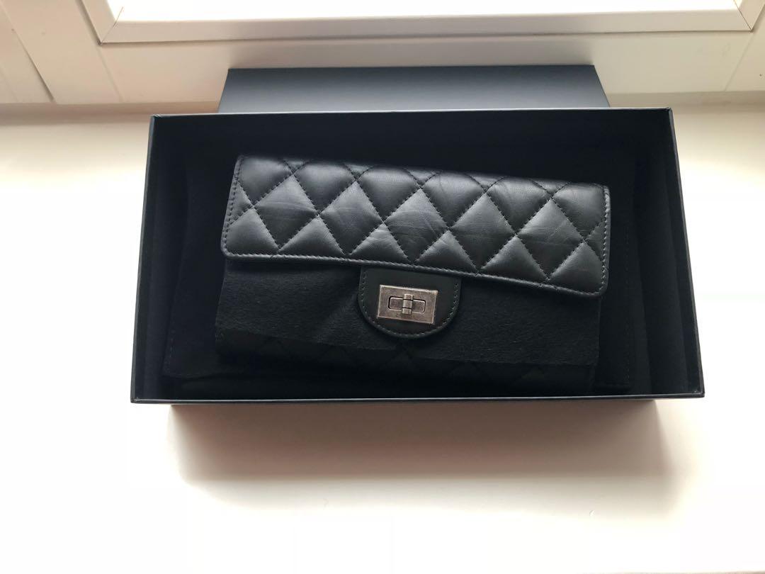 Chanel 2.55 long flap wallet, 名牌, 手袋及銀包- Carousell