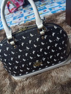 (Category: ) located in . Submitted by loveshoppee (Listing ID 1055152504, Image 1). Description: .
