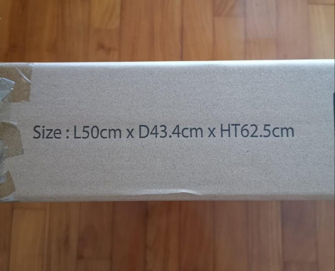 Computer Table (Category: Tables & Sets) located in Singapore. Submitted by reconnet (Listing ID 271075243, Image 3). Description: Pic shown is a sample piece. Item comes in a box unfixed. Black color with a tempered glass top.