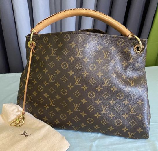 Authentic Louis Vuitton Sunshine Express Pochette In Burgundy, Luxury, Bags  & Wallets on Carousell