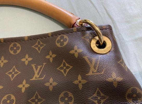 Lv artsy mm bag authentic (Category: Luxury Bags & Wallets) located in Pasay City. Submitted by lizshoppe (Listing ID 1055110654, Image 3). Description: Slightly negotiable! Authentic *LV Artsy MM bag In Pristine Condition Clean inside and out Well-loved preloved Made in USA (Orig Price $2,000plus) Most indemand model in the US Guaranteed Authentic or your money back Comes with dustbag SF c/o buyer for delivery .