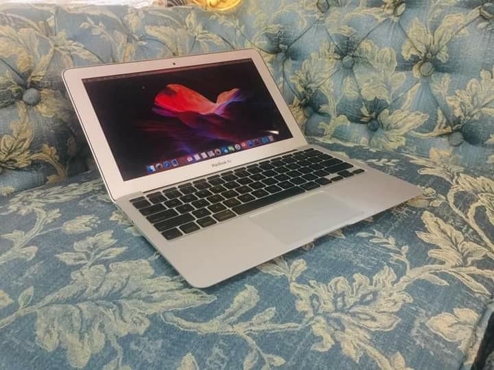 December Sale Macbook Air 11 6 Inch Size Electronics Computers Laptops On Carousell