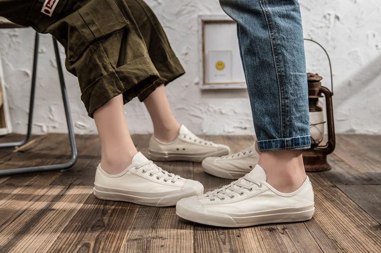 Men low casual canvas shoes online