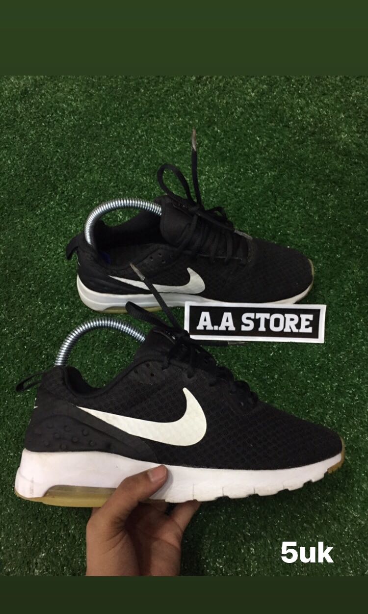 Nike air max motion 2020 top