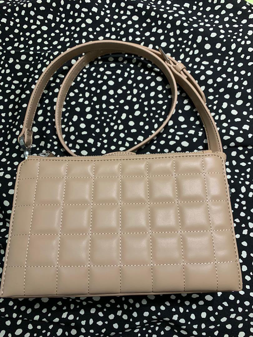Removable quilted pouch boxy shoulder bag clearance