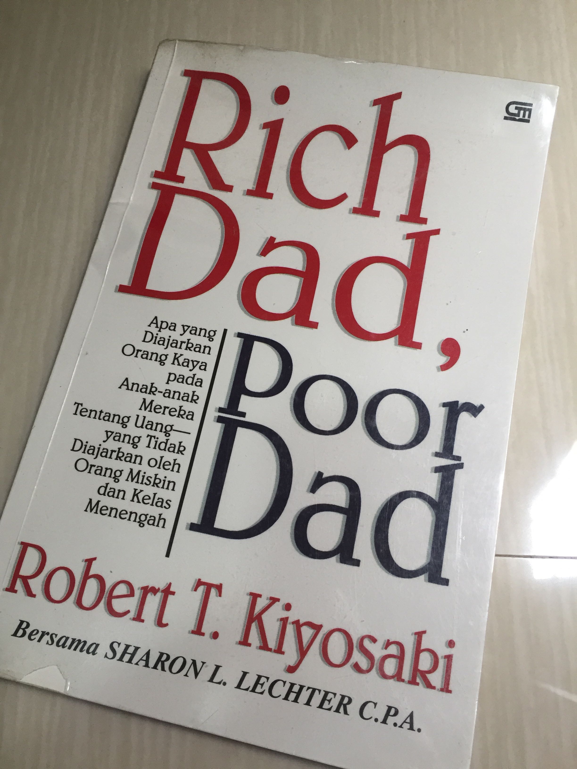 Rich Dad Poor Dad Robert T Kiyosaki Buku Alat Tulis Buku Di Carousell