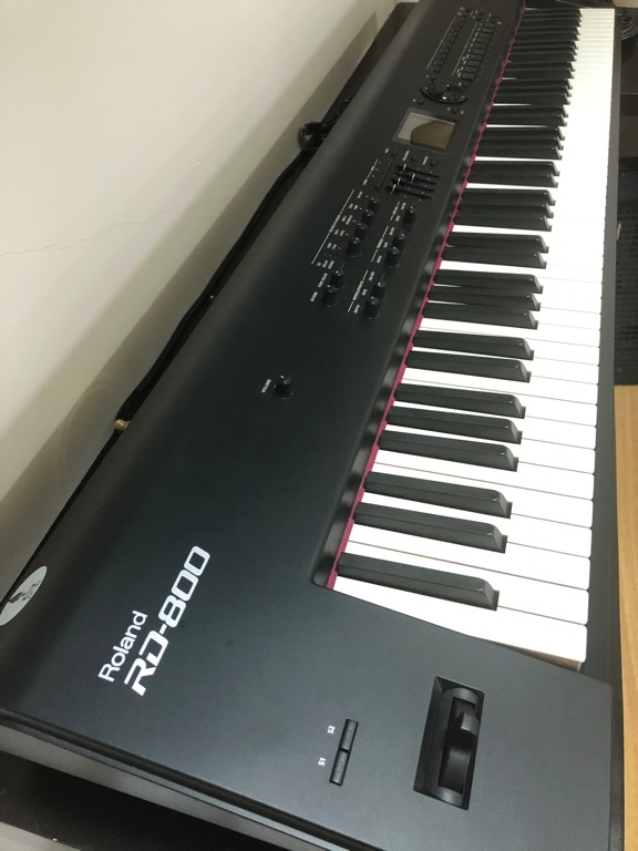 Roland Rd 800 Stage Piano With Amp Kc 100 Hobbies Toys Music Media Musical Instruments On Carousell