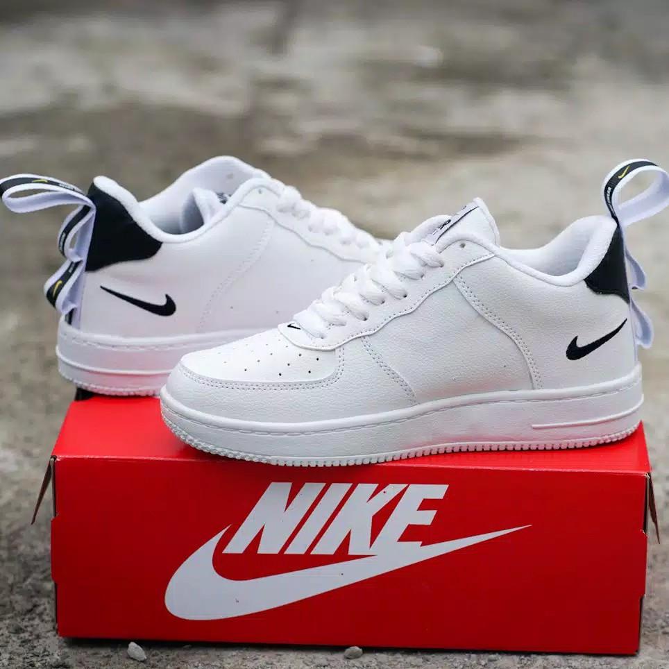 beli sepatu nike air force 1
