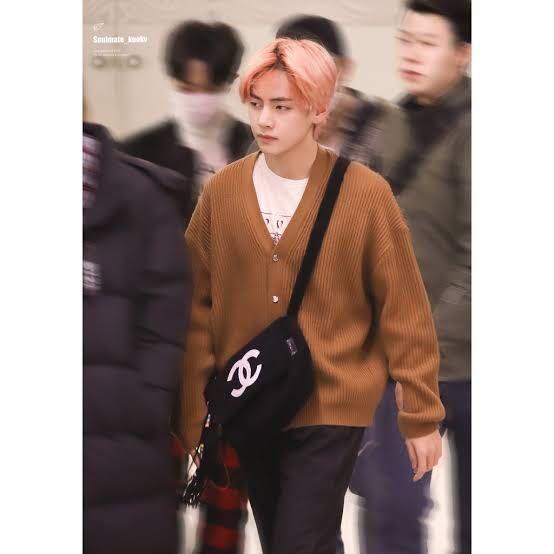 Kim taehyung chanel hot sale bag