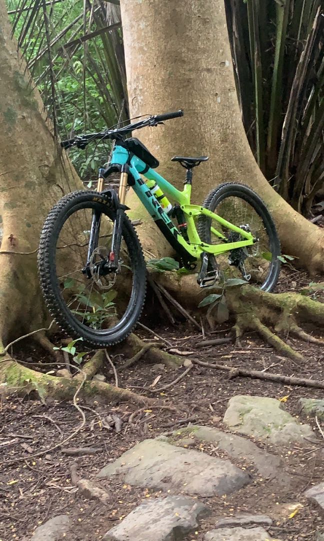 TREK SLASH 9.9 FULL CARBON 29er Sports Equipment Bicycles