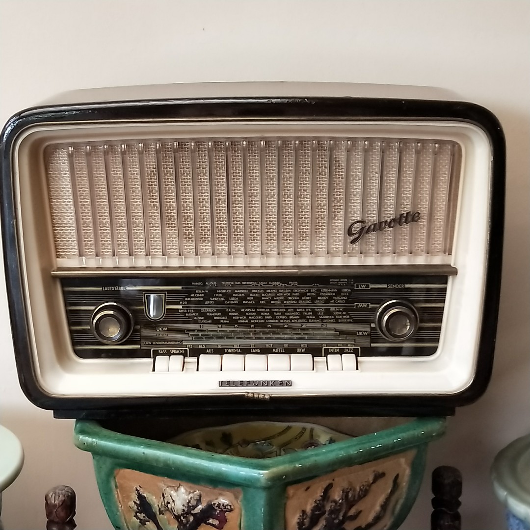 Vintage 1958 Telefunken Tube Radio Gavotte Model 9, Hobbies & Toys ...