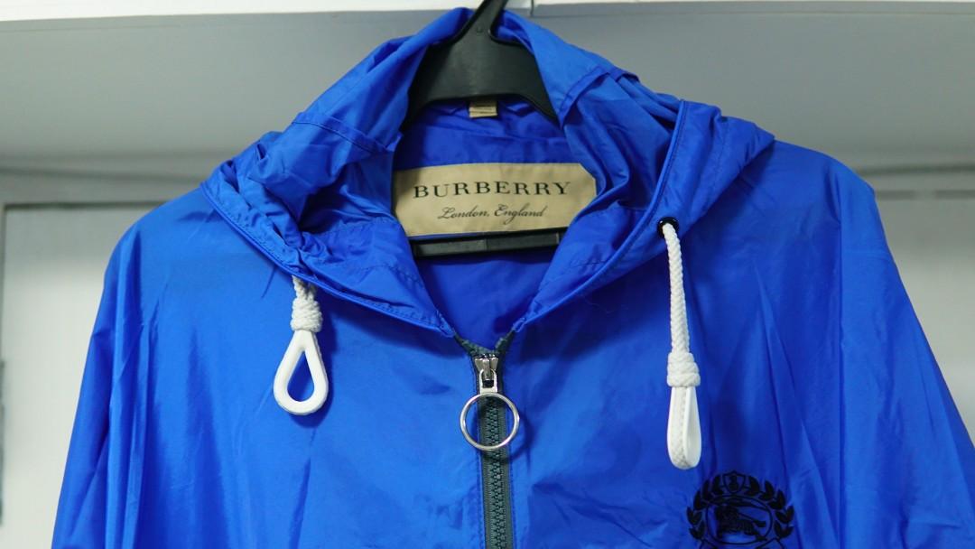 AUTHENTIC BURBERRY RAINCOAT, Men's Fashion, Activewear on Carousell