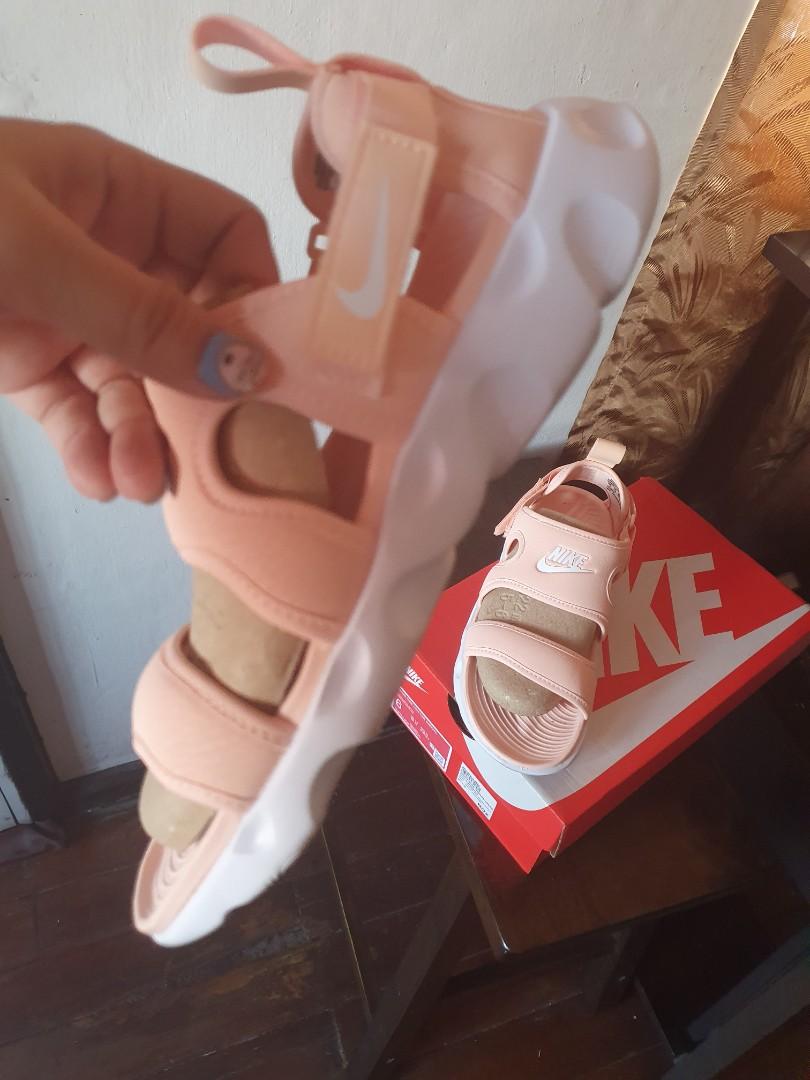 nike owaysis sandal on feet