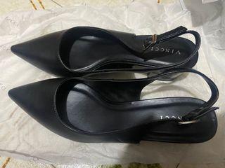 Black heels from vincci