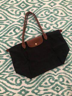 Black medium classic Longchamp ( authentic )