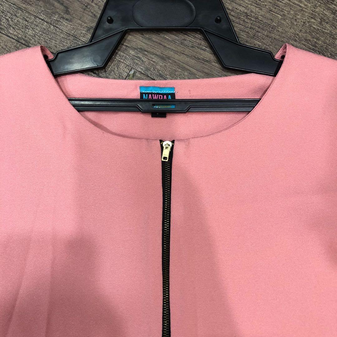 Blouse (Category: Skirts) located in Kuala Lumpur. Submitted by arasyeera (Listing ID 1055348296, Image 3). Description: S fit M ✅ Harga asal Rm39.90 ❌ Hanya jual Rm5 sahaja ✅ Postage byr sendiri dgn abg j&t 👌🏻.
