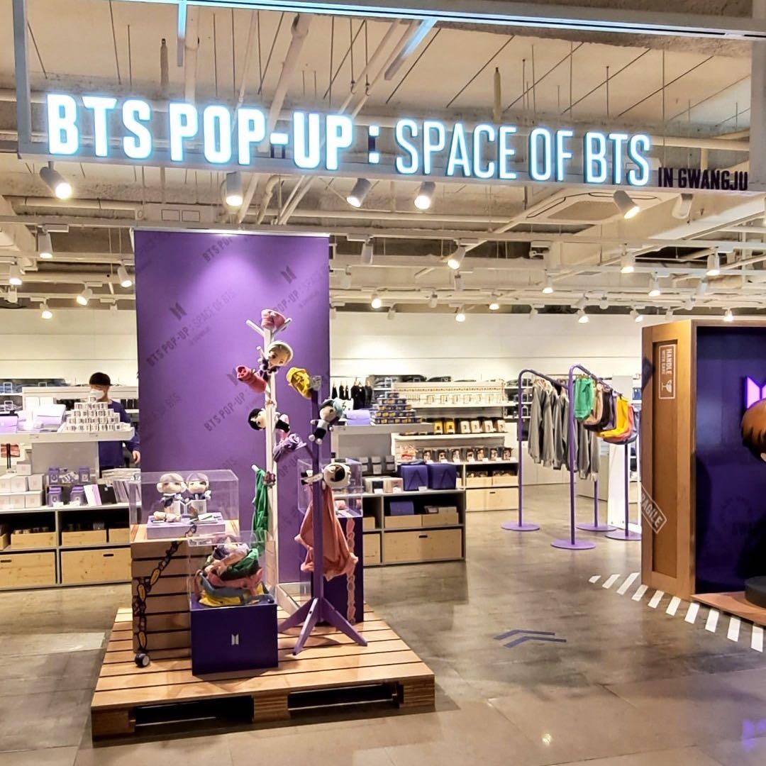 BTS POP-UP: SPACE OF BTS MD, Hobbies & Toys, Collectibles & Memorabilia,  K-Wave on Carousell