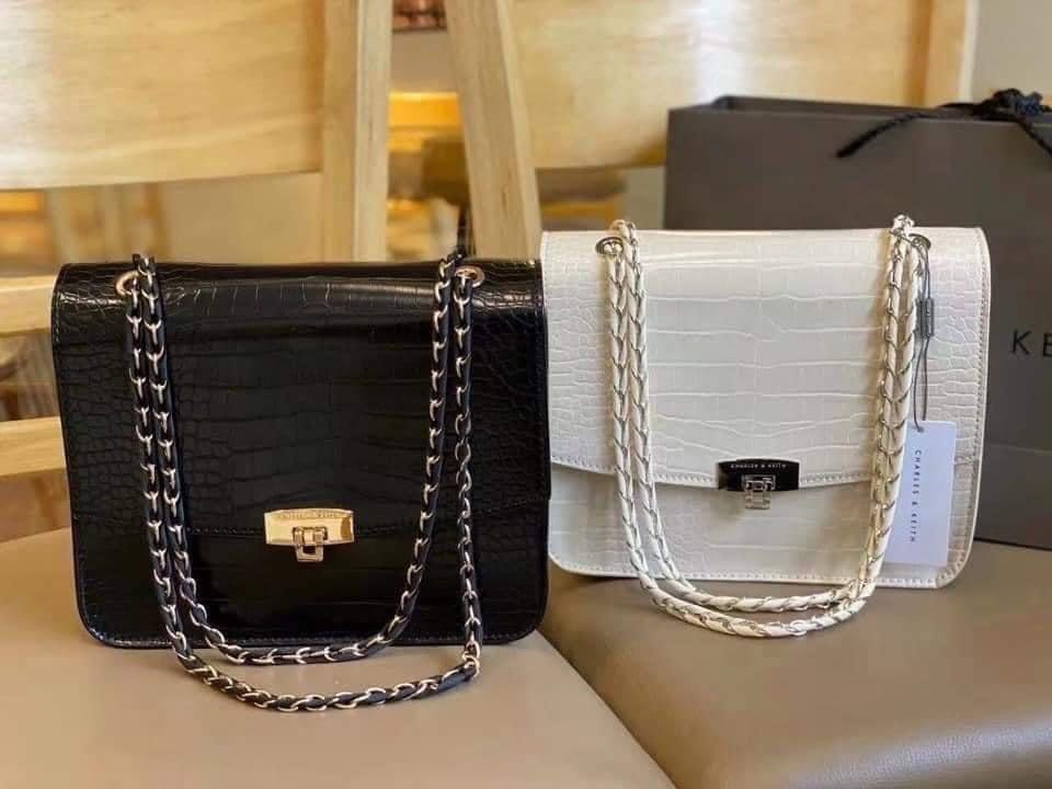 Charles and Keith Croc Pushlock Convertible Chain Bag (Category: Luxury Bags & Wallets) located in Taguig. Submitted by poshcity (Listing ID 1055286791, Image 2). Description: ✨PLEASE MAKE READING A HABIT✨ Facebook page: @poshcity Stated down below all the details and informations about the item. Shop at your own risk. BAGS ARE ALL ON HAND 💕 👜: Charles and Keith Croc Pushlock Convertible Chain Bag ✨: With Box, Tag and Serial Number ✨: Black and