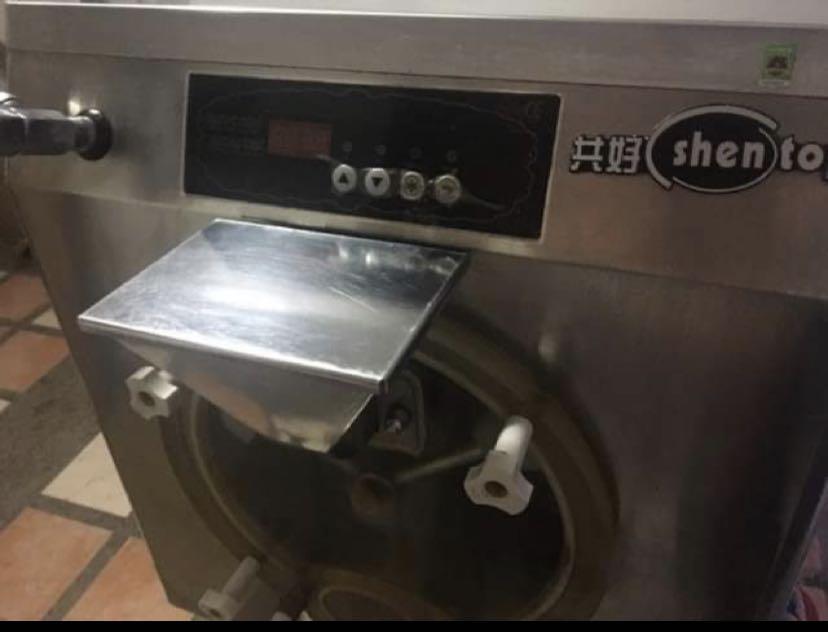 Commercial Ice cream maker (Category: Home Improvement Tools & Accessories) located in Cainta. Submitted by jaredchua (Listing ID 1055298979, Image 1). Description: Commercial hard ice cream maker. Fully automatic . I used this at home only . Good for business! You can make your own flavors. I just buy ice cream powder mix and add anything to enhance flavors..