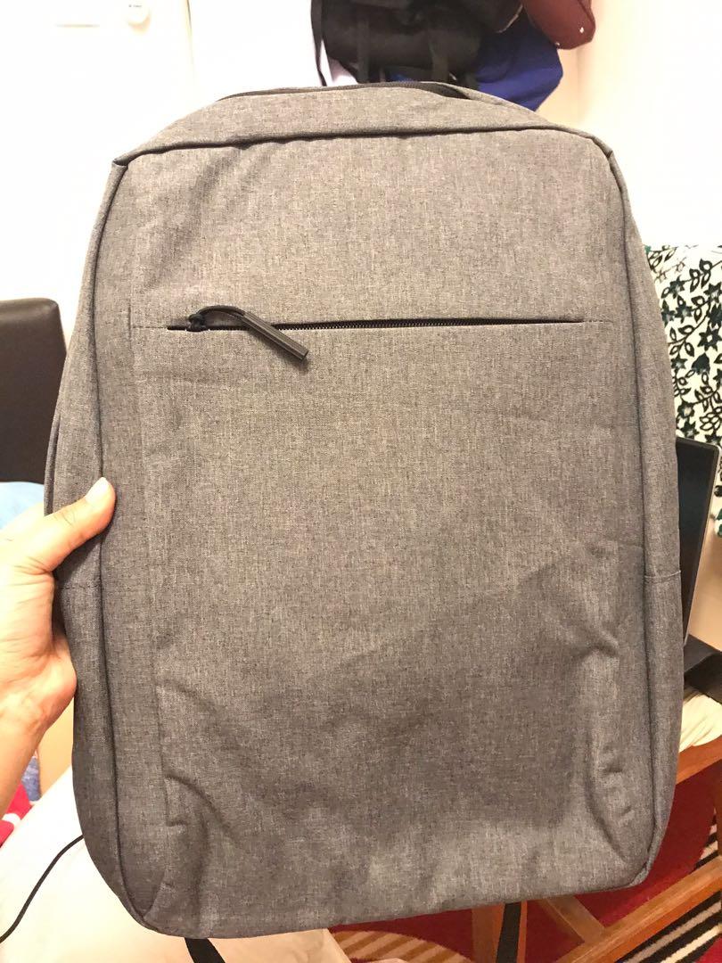 HUAWEI Backpack Swift, Men's Fashion, Bags, Backpacks on Carousell