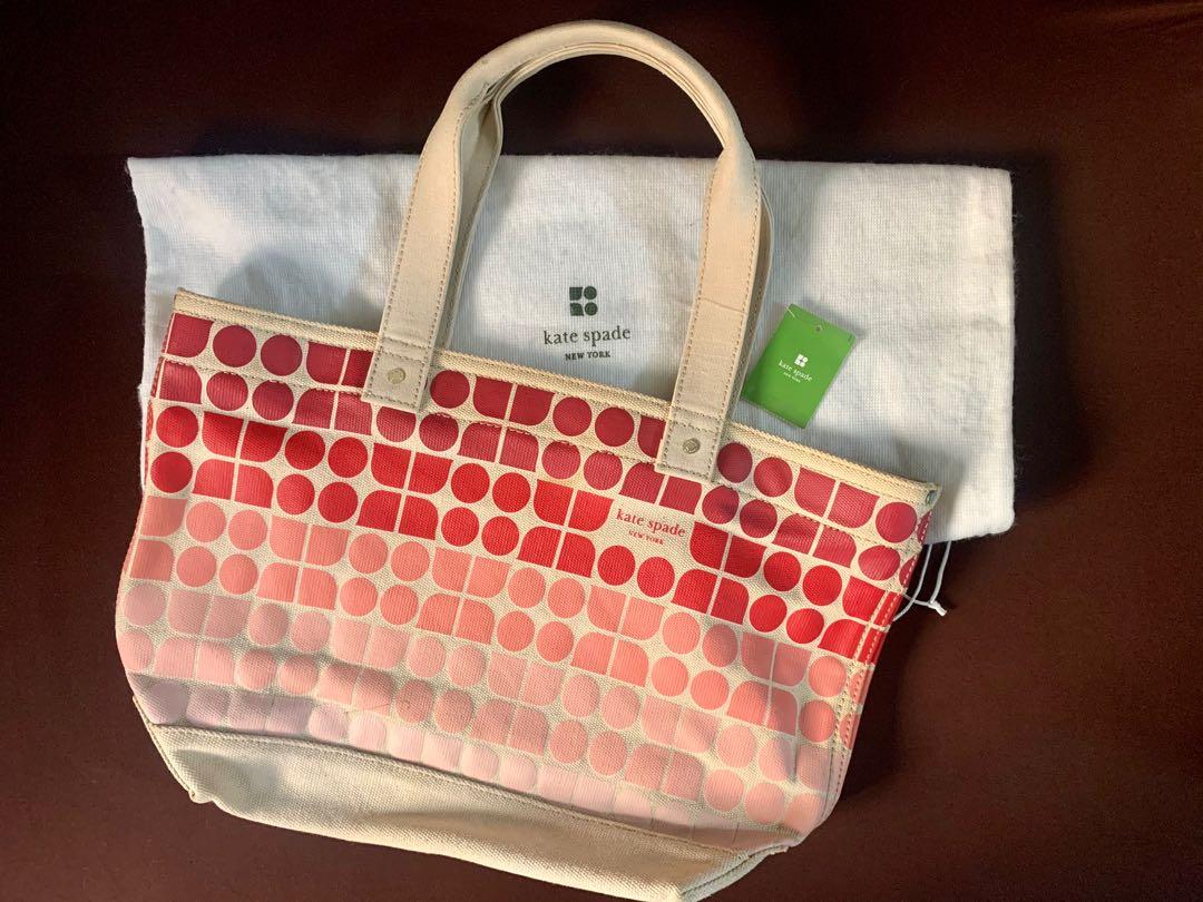 Kate Spade Tote Bag (Category: Luxury Bags & Wallets) located in Muntinlupa City. Submitted by mc_shopgram (Listing ID 1055352486, Image 2). Description: 💯 Authentic. Mint condition. Brand: Kate Spade Tote Bag Size: 19 in (height) x 17.5 in (length) x 6.75 in (width) Bag loop size: 7 in. Material: Canvas With dustbag. MOP: Gcash .