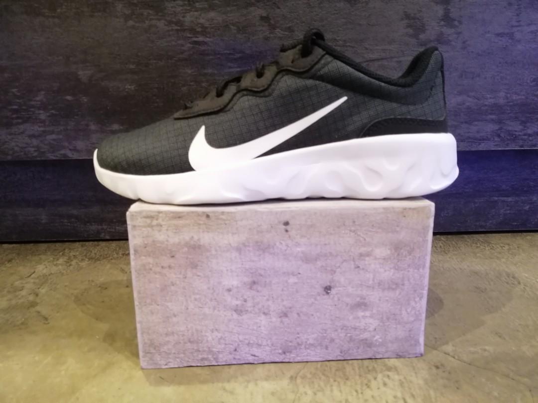 wmns nike explore strada