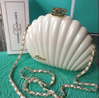 on hand chanel shell clam clutch sling bag with box