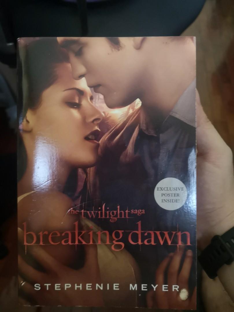 The twilight Saga breaking dawn by Stephenie Meyer (Category: Storybooks) located in Pasig City. Submitted by aggalang2sg (Listing ID 1055229101, Image 1). Description: buyer shoulders sf with poster inside movie cover big book.
