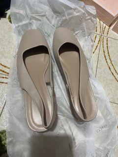 Vincci medium heel pump in nude