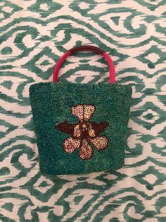 Vintage embroidered woven resort bag