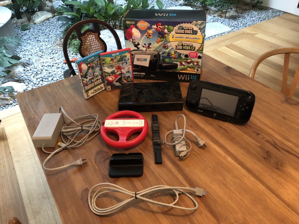 WII U Mario & Luigi Deluxe Set with Mariokart, Video Gaming, Video