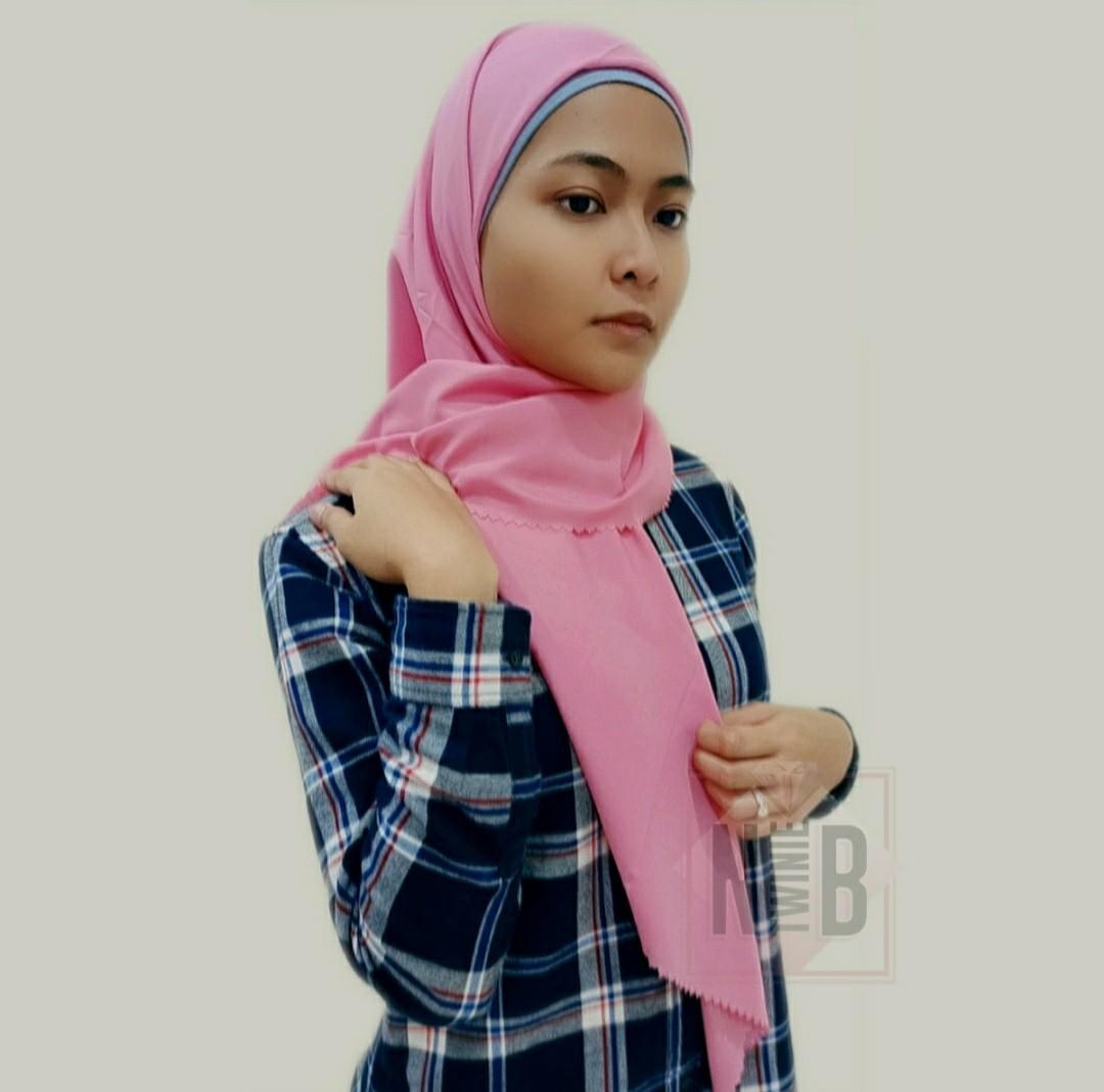 Bawal Square Shawl Women S Fashion Muslimah Fashion Hijabs On Carousell