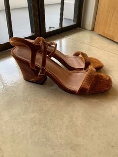 (Category: ) located in . Submitted by deeyuenhx (Listing ID 1055432660, Image 1). Description: .
