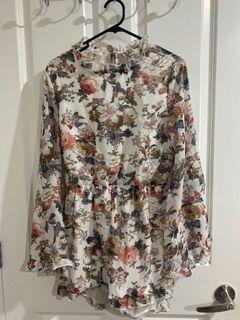 Boohoo- Open back, floral playsuit