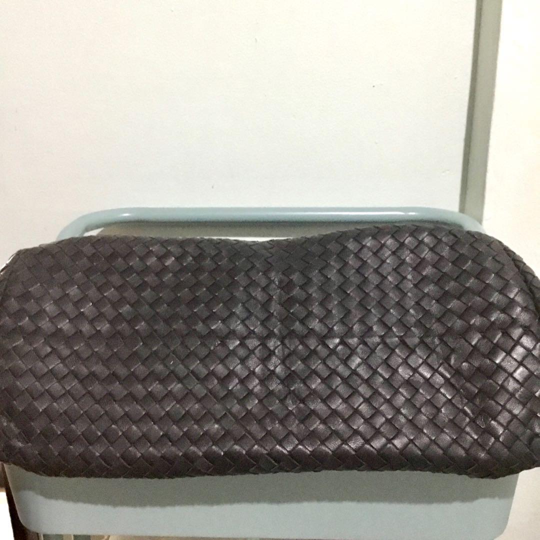 Bottega Veneta bag (Category: Luxury Bags & Wallets) located in Davao. Submitted by erysiphylothrix (Listing ID 1055585657, Image 3). Description: Not sure of the authenticity as the tag with the serial code was cut. Overall, item is in pristine condition.