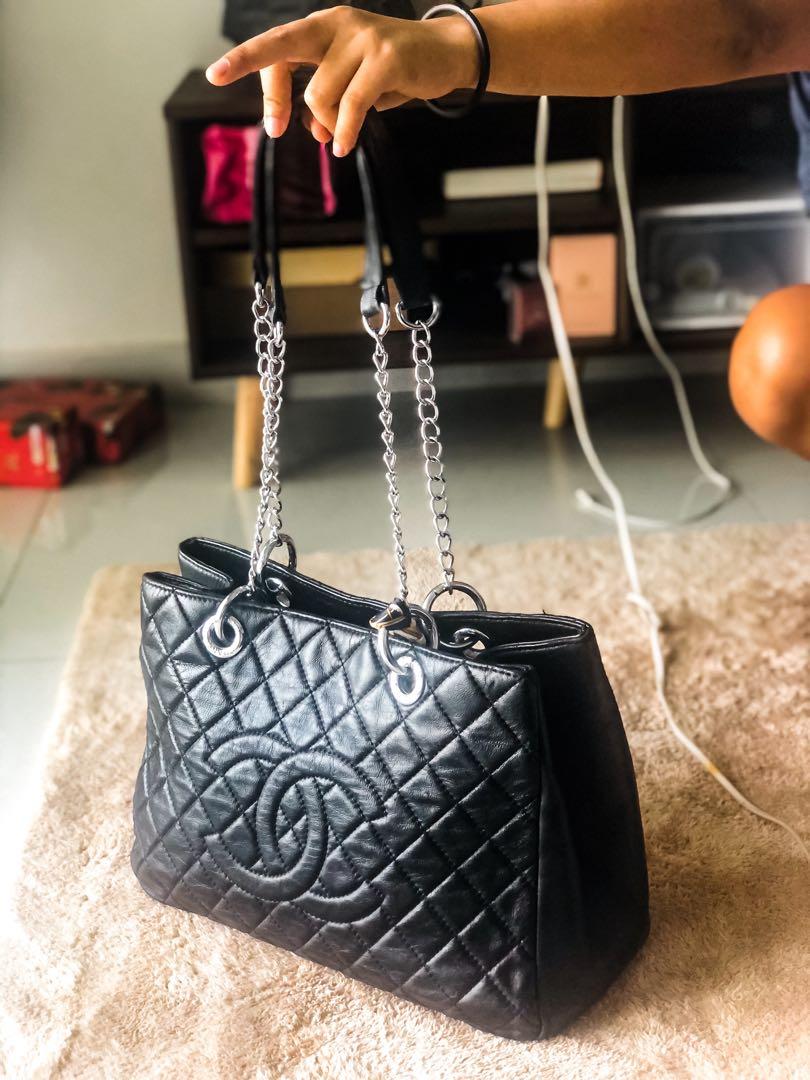 Chanel tote discount bag with chain