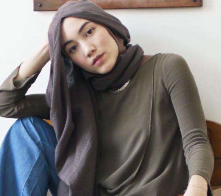 hana tajima uniqlo hijab