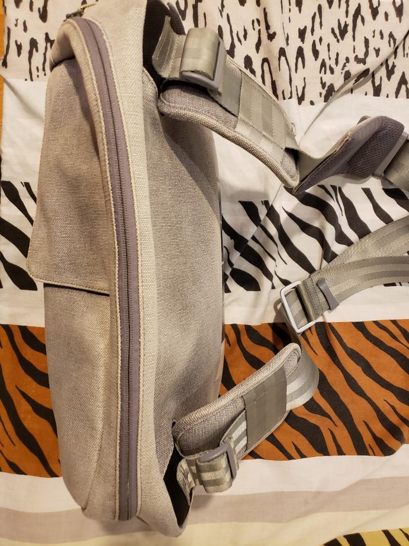 Incase Camera Bags (Category: Camera Bags & Carriers) located in Marikina City. Submitted by rayman128 (Listing ID 1055530106, Image 2). Description: Selling loved Incase Camera Bags Ari Marcopolous Bag - 5000 Camera Side Bag w/ Woolenex - 2400 RFS: Using Everyday Sling 6L.
