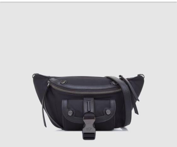 KENDRISH SMALL WAIST POUCH (Category: Bags & Wallets) located in Singapore. Submitted by forhonestdealsonly (Listing ID 1055508343, Image 1). Description: bought the bumbag during CB period on Zalora. It’s a legit Braun buffel bag and it comes with a dust bag. I have only carried out a couple of times. Conditions: 8/10 (few scratches on the buckle, pls purchase only if comfortable) Free mailing is only applicable as follow🥰: 1) fast deal 2) more
