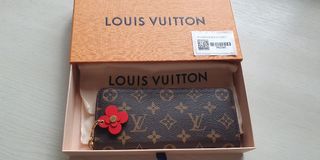 (Category: ) located in . Submitted by mee_selling (Listing ID 1055407584, Image 1). Description: .